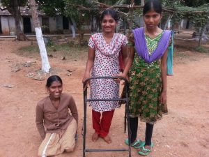 Nya skor till barn i Indien